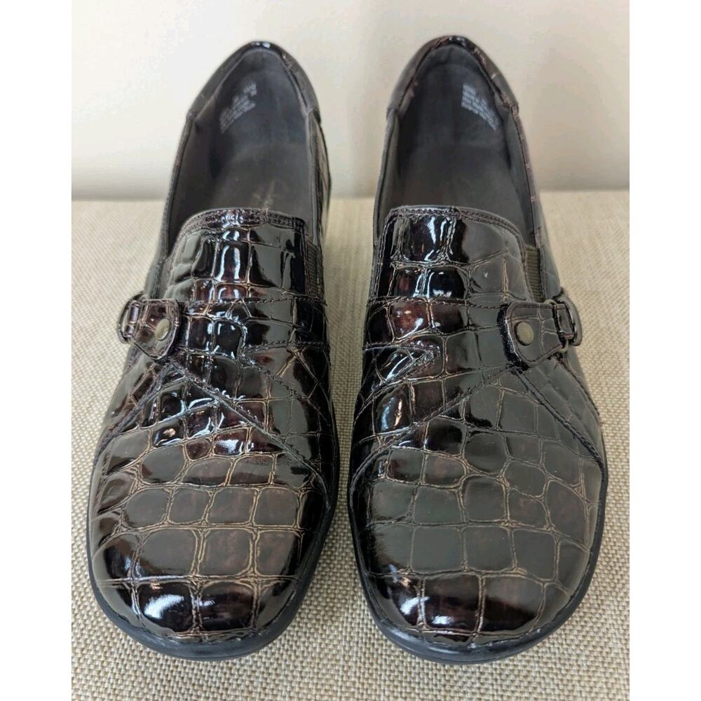 Clarks Bendable Womens Brown Patent Leather Faux Croc Slip On Shoe Size 9M - Picture 2 of 9